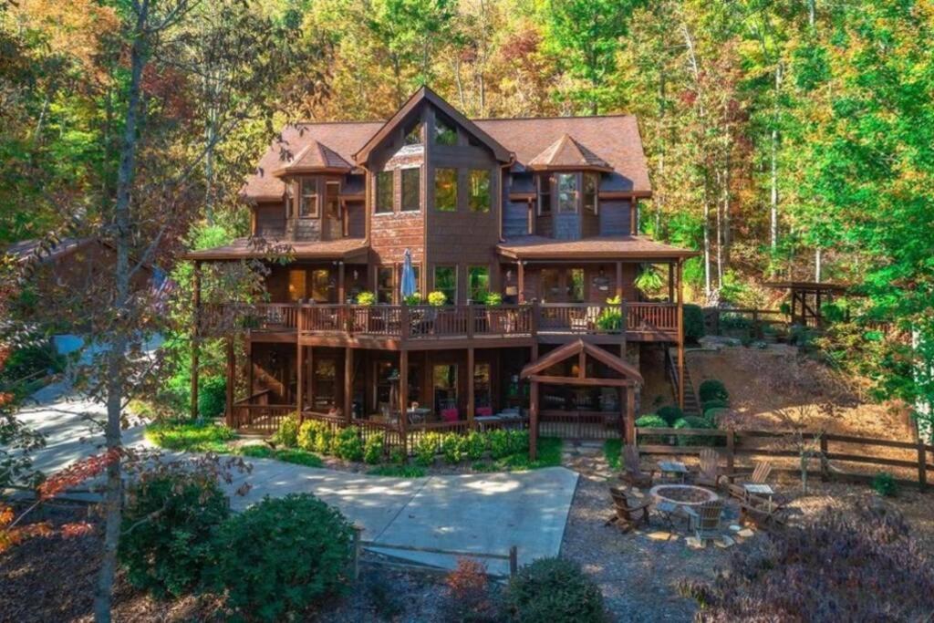 Christmas Lodge-Secluded Near Downtown ブルーリッジ山脈 エクステリア 写真