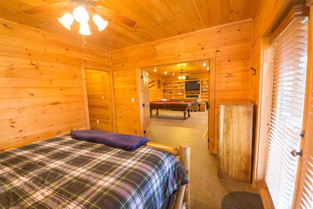 Christmas Lodge-Secluded Near Downtown ブルーリッジ山脈 エクステリア 写真